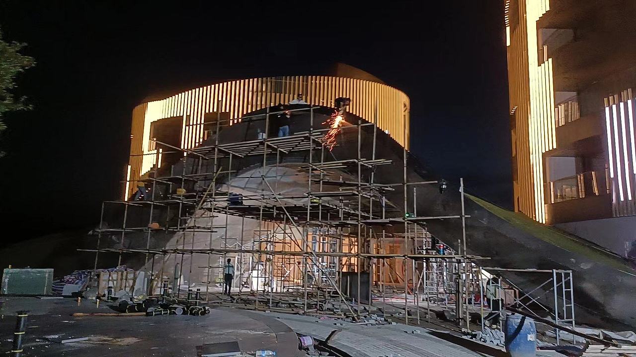 常州溧阳竹音度假酒店双曲面不锈钢门头装饰