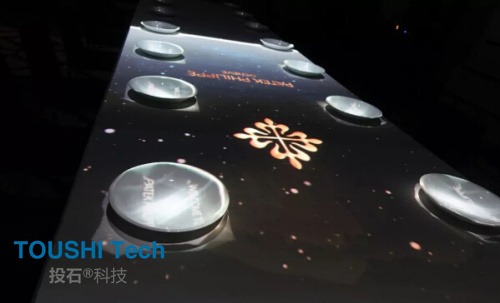 经典案例回顾：百达翡丽晚宴餐桌投影秀，一场视觉与味蕾的奢华交响（图ZMTQ4MzAzMDA=） - 观点 - 站酷设计师投石艺术装置原创素材 - 站酷ZCOOL