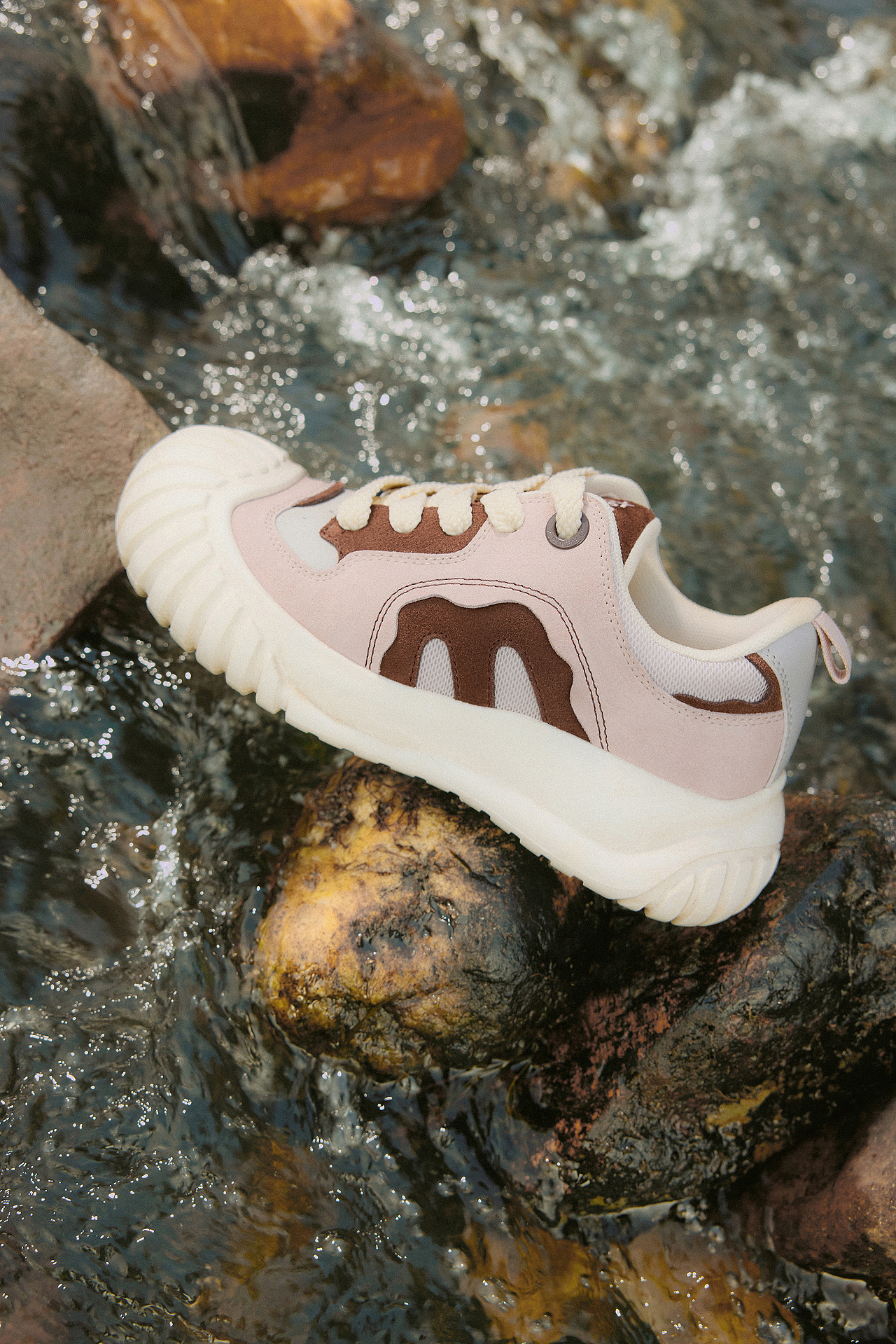 天美意TEENMIX外景静物片