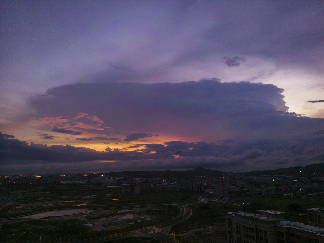 城市雨后日落（图ZMzcxOTI4MDI4） - 风光摄影 - 站酷设计师JSky_猫原创素材 - 站酷ZCOOL