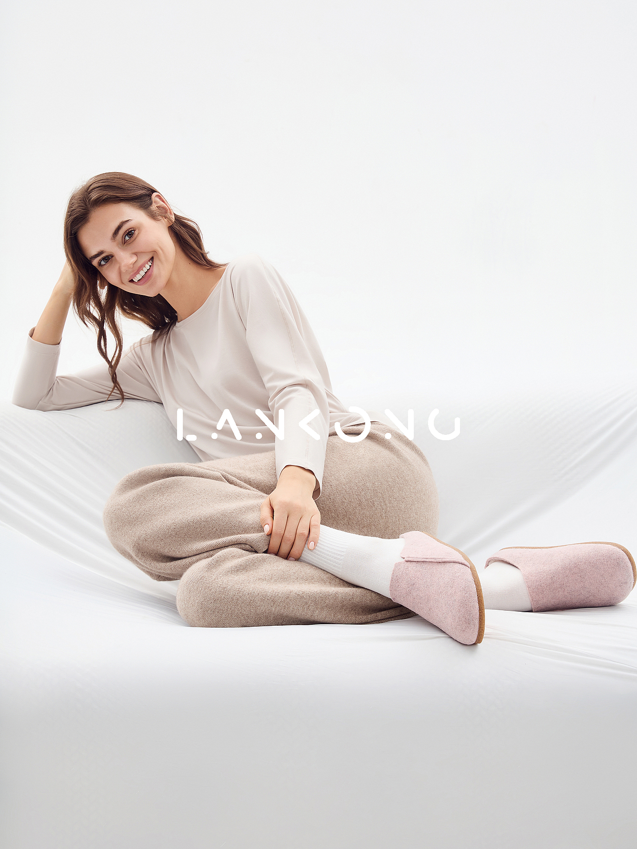 亚马逊女鞋潮鞋品牌独立站外贸跨境电商模特摄影（图ZMzcyMDY5NDk2） - 人像摄影 - 站酷设计师澜空视觉原创素材 - 站酷ZCOOL