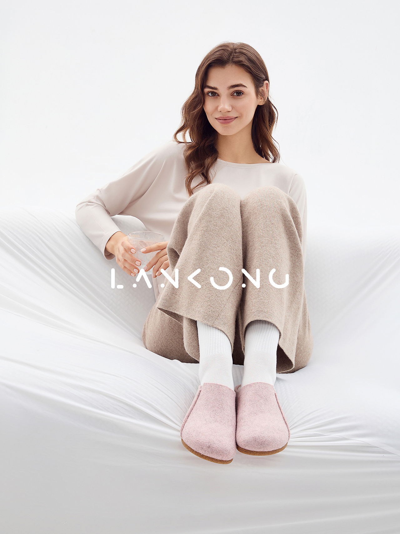 亚马逊女鞋潮鞋品牌独立站外贸跨境电商模特摄影（图ZMzcyMDY5NTAw） - 人像摄影 - 站酷设计师澜空视觉原创素材 - 站酷ZCOOL