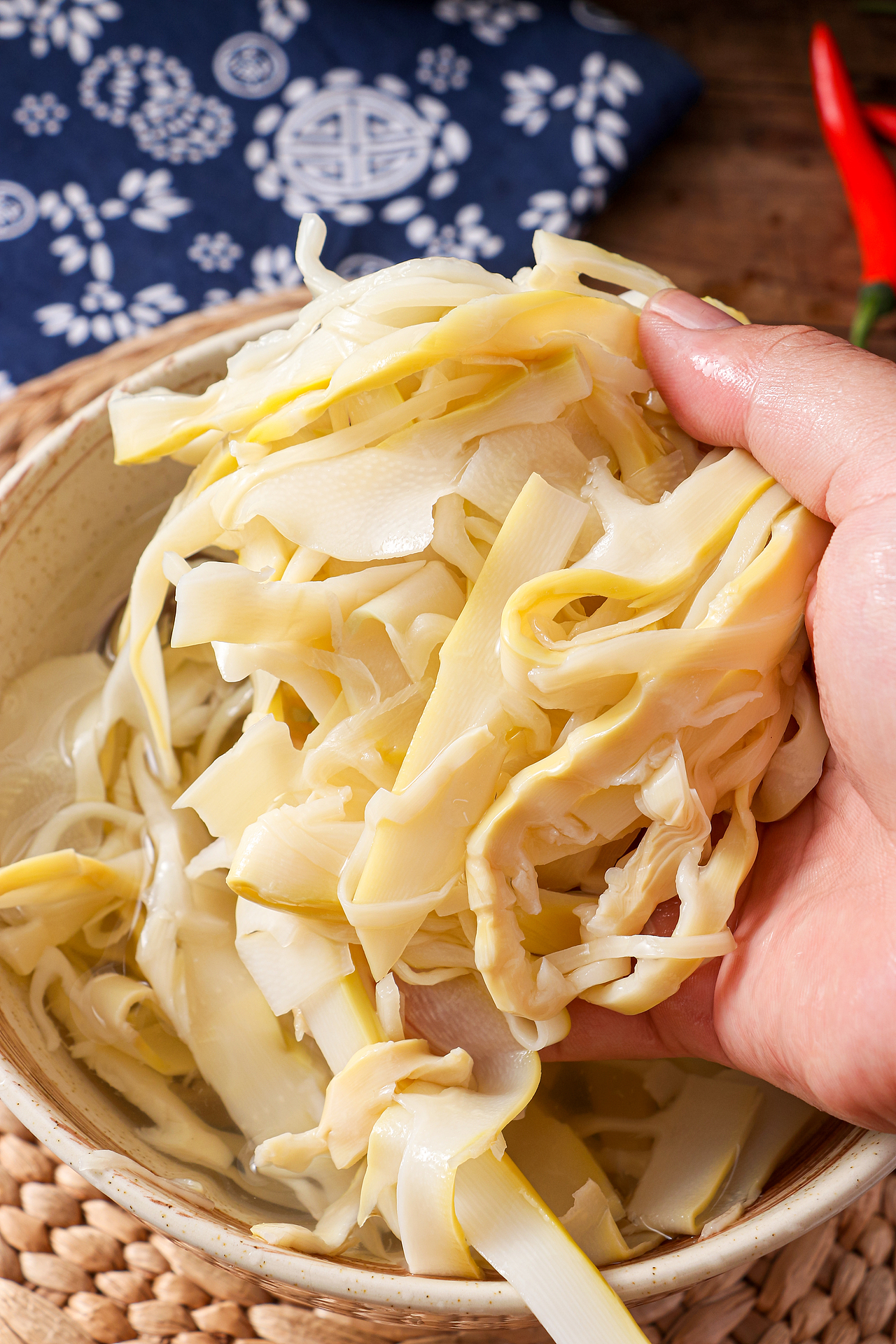 最原始的手拌糯米笋碳烤笋新鲜农家笋片笋条自制泡椒笋