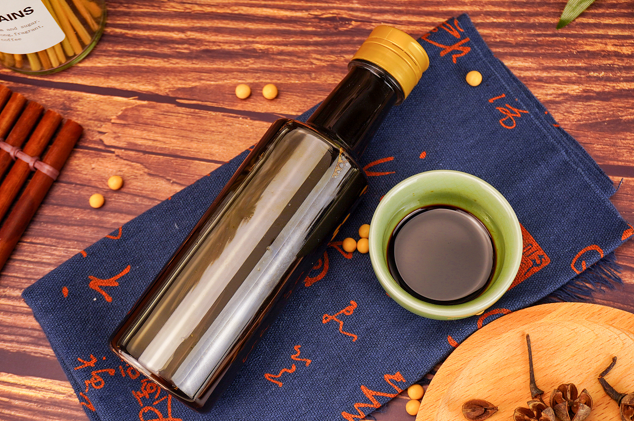 调味品瓶的商品拍摄，自制标签效果展示