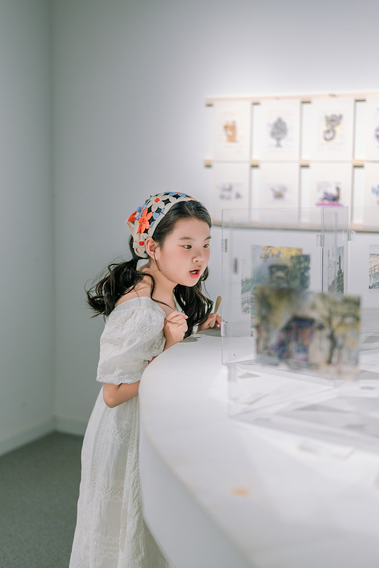 画展小逛（图ZMzcyNDM1NTIw） - 人像摄影 - 站酷设计师大卫009原创素材 - 站酷ZCOOL