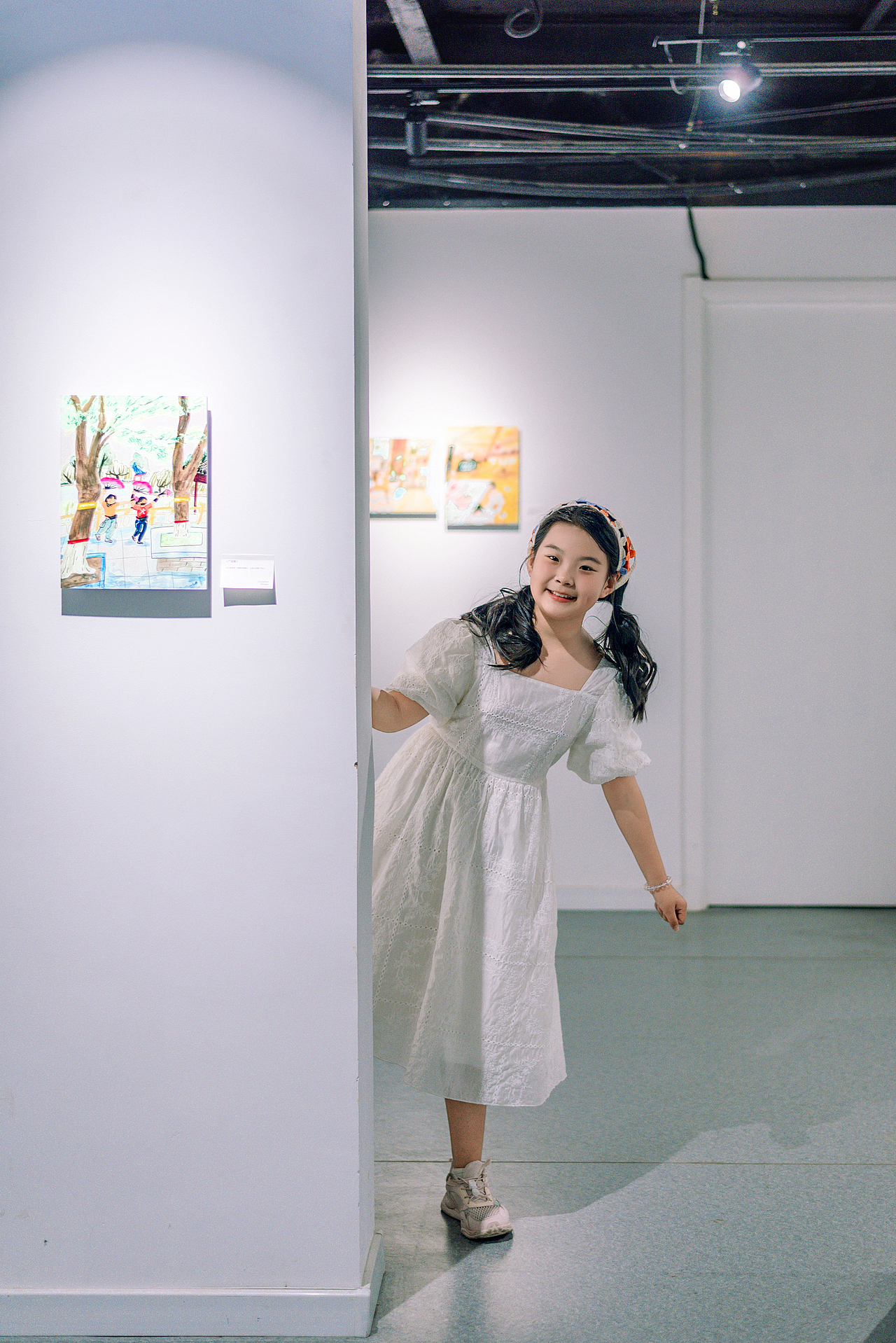 画展小逛（图ZMzcyNDM1NTA0） - 人像摄影 - 站酷设计师大卫009原创素材 - 站酷ZCOOL