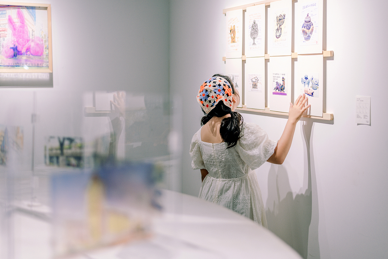 画展小逛（图ZMzcyNDM1NTA4） - 人像摄影 - 站酷设计师大卫009原创素材 - 站酷ZCOOL