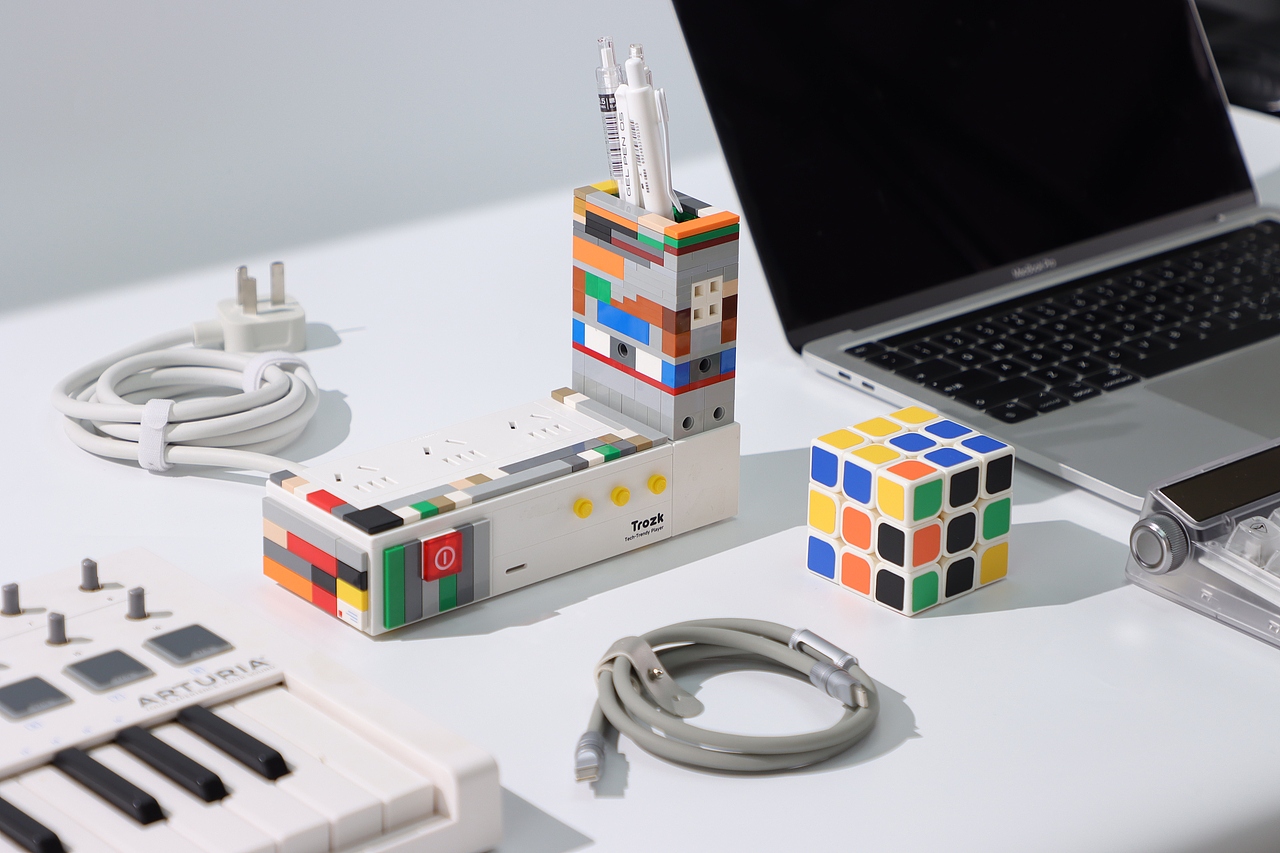 TROZK-Pixel 65 Power Strip · 积木插座
