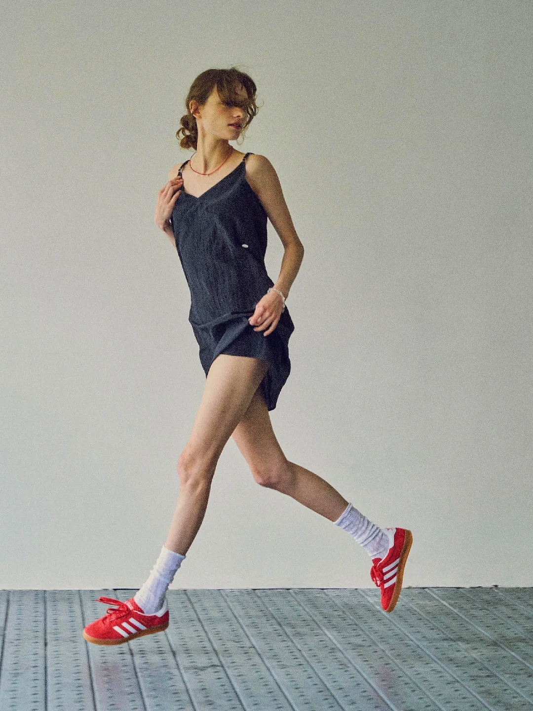 俏皮少女感女鞋可以这样拍 | 审美分享（图ZMzcyNTczOTc2） - 人像摄影 - 站酷设计师TMOSTSHOES原创素材 - 站酷ZCOOL