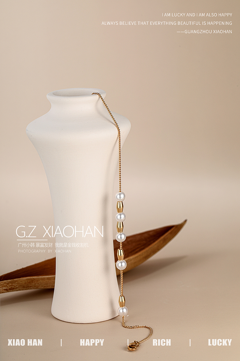 珠宝首饰拍摄 珍珠项链拍摄 项链场景 简约 首饰创意图