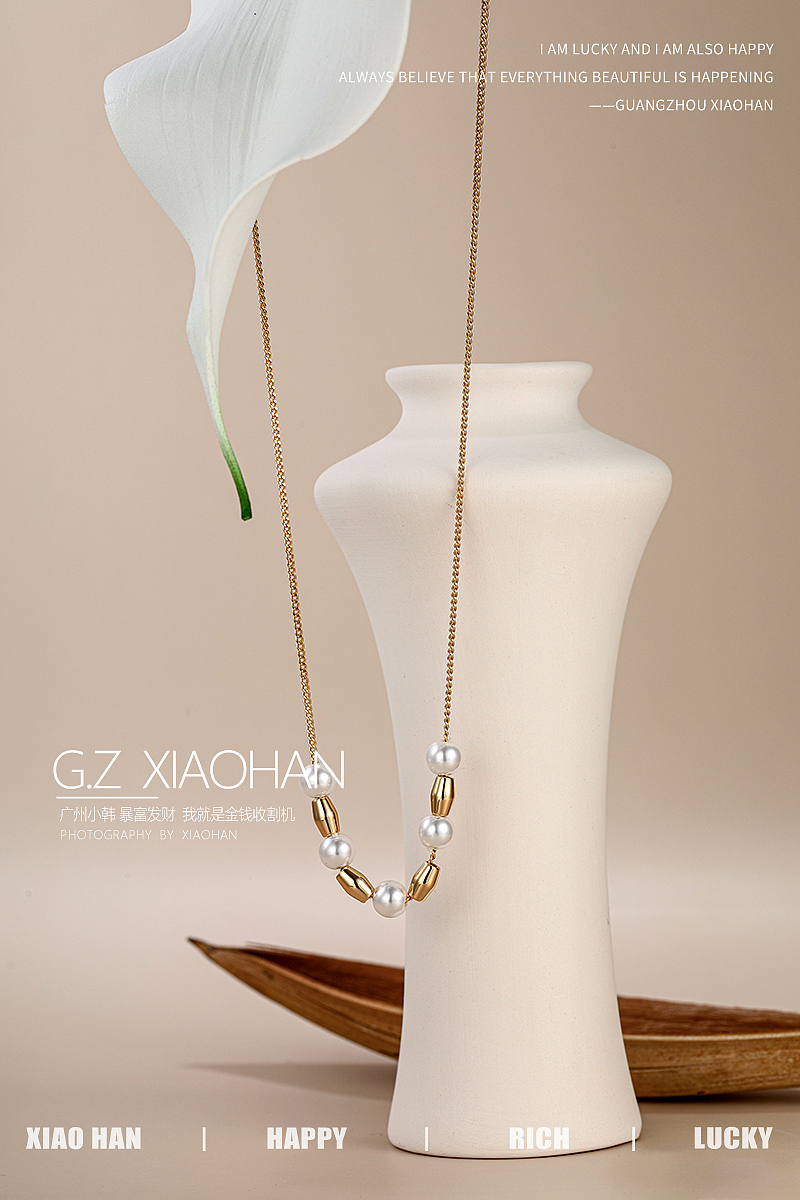 珠宝首饰拍摄 珍珠项链拍摄 项链场景 简约 首饰创意图