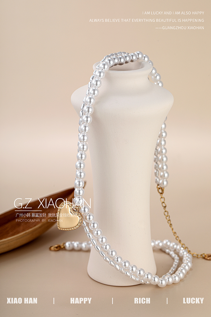 珠宝首饰拍摄 珍珠项链拍摄 项链场景 简约 首饰创意图