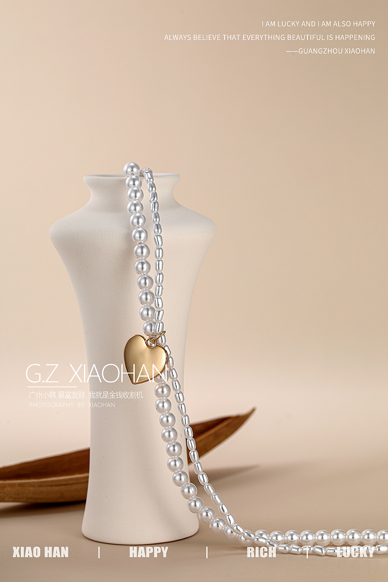 珠宝首饰拍摄 珍珠项链拍摄 项链场景 简约 首饰创意图