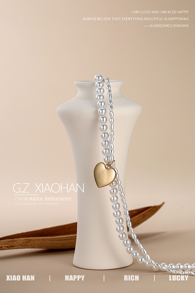 珠宝首饰拍摄 珍珠项链拍摄 项链场景 简约 首饰创意图