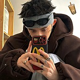 优衣库男孩的头像