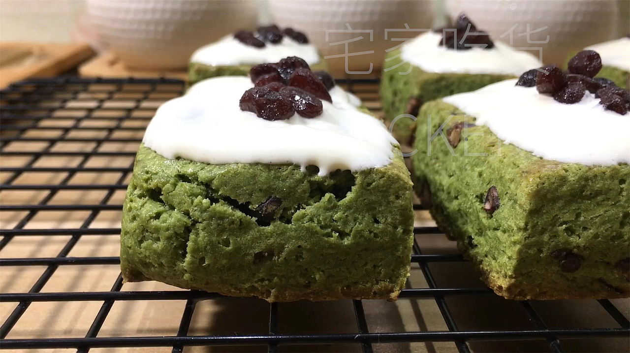 抹茶红豆司康,淡雅清新与醇厚甜蜜的邂逅。