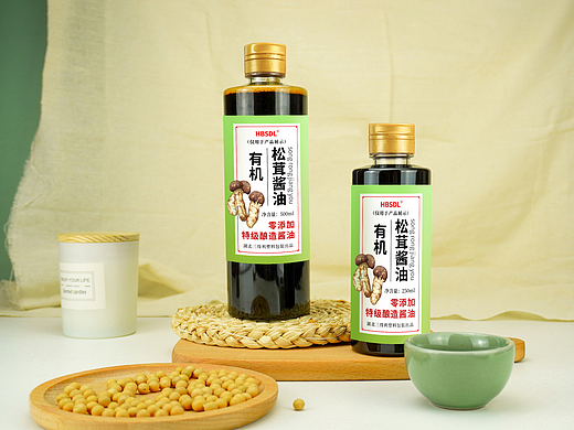 松茸酱油 商品拍摄加设计标签效果（矮颈圆瓶）