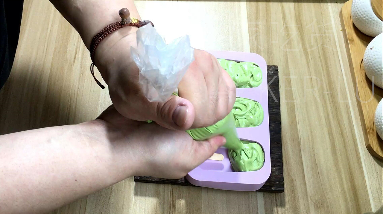 抹茶生巧雪糕,一口丝滑,冰爽冰凉,唤醒清凉与甜蜜。