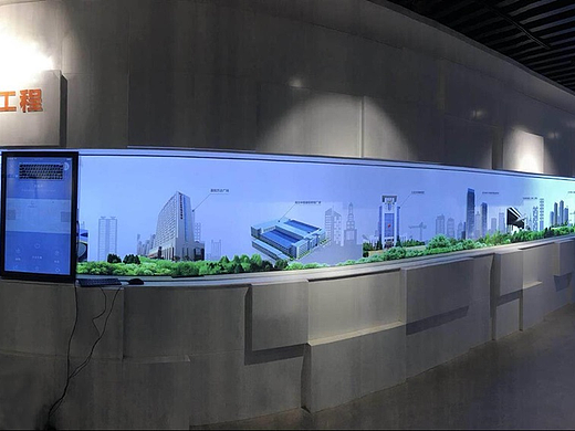 展厅互动滑轨屏：内容的无尽展示与互动的魅力