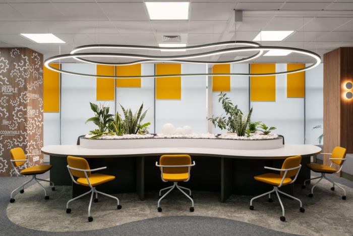 办公室设计装修:开放空间以光滑的曲线形式脱颖而出