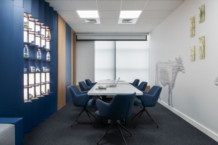 办公室设计装修:开放空间以光滑的曲线形式脱颖而出