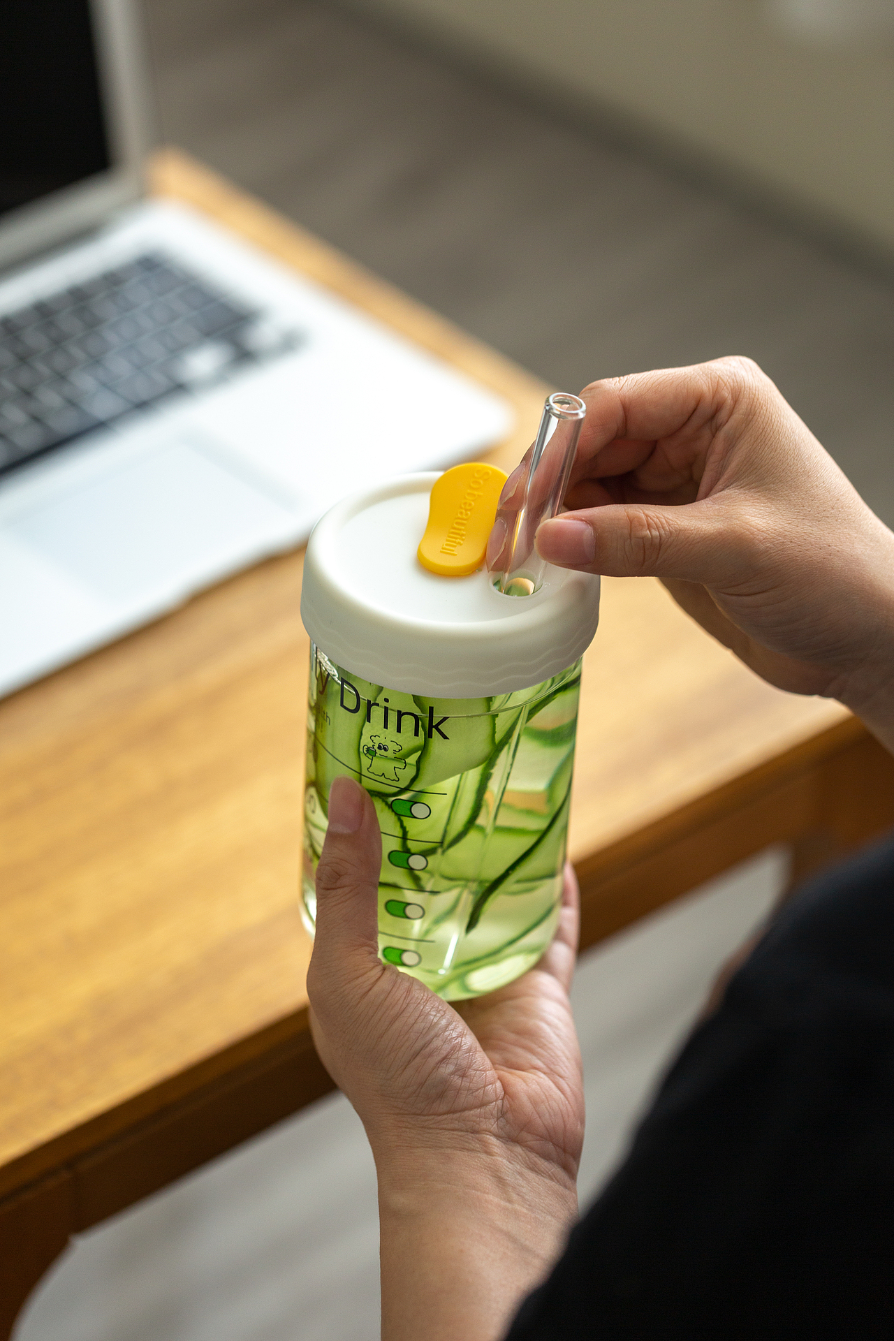 2024年已经过去一半了——水具摄影（图ZMzczMDMwNTEy） - 产品摄影 - 站酷设计师北极超甜虾原创素材 - 站酷ZCOOL