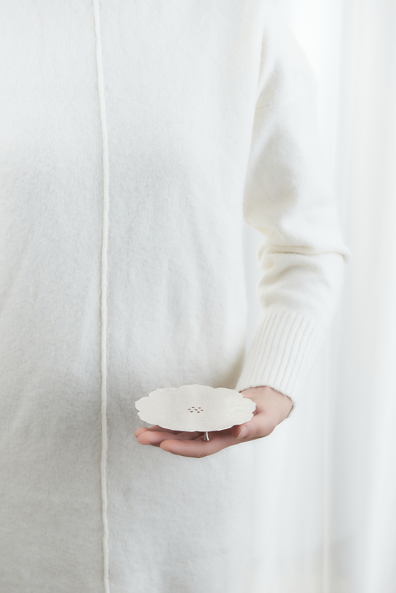 茶具拍摄 银质茶托（图ZMzczMTQxNTUy） - 产品摄影 - 站酷设计师捕风摄影工作室原创素材 - 站酷ZCOOL