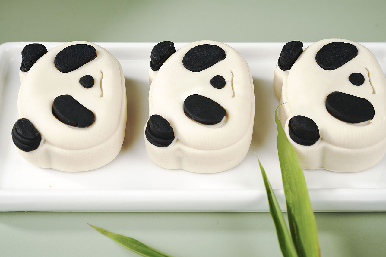 产品摄影—熊猫糕点（图ZMzczMjg0MTA4） - 美食摄影 - 站酷设计师黄小福原创素材 - 站酷ZCOOL