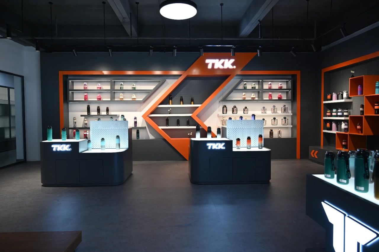 系统化品牌打造丨登录老罗直播间的TKK高端运动杯,品牌差异化战略突围的秘密是啥?(图ZMTQ4NDY4NDg=) - 观点 - 站酷设计师叮叮_知鱼品牌原创素材 - 站酷ZCOOL