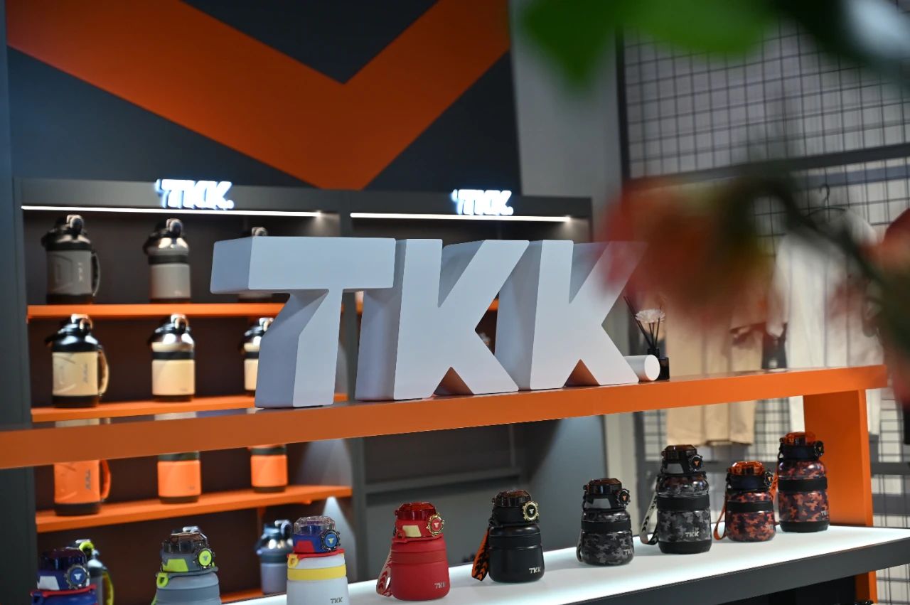 系统化品牌打造丨登录老罗直播间的TKK高端运动杯,品牌差异化战略突围的秘密是啥?(图ZMTQ4NDY4NDA=) - 观点 - 站酷设计师叮叮_知鱼品牌原创素材 - 站酷ZCOOL