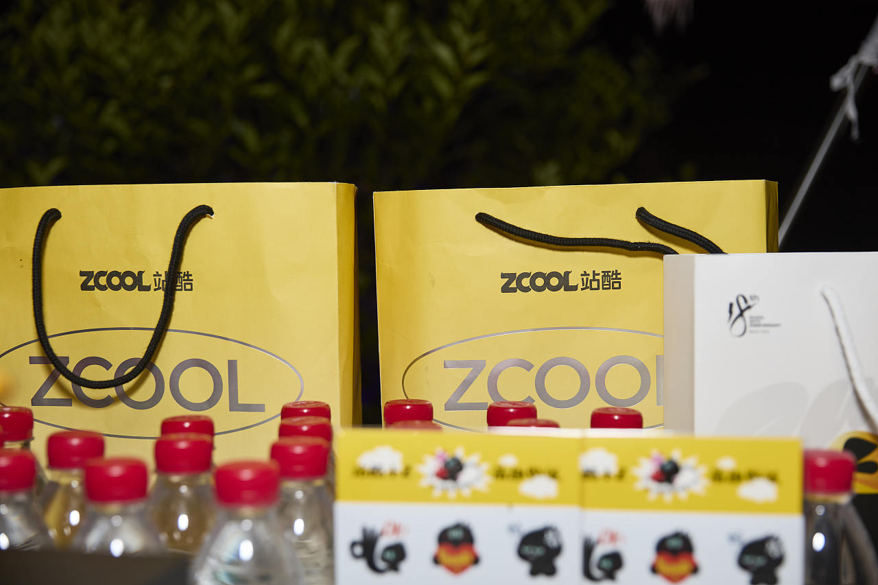 站酷18周年设计师大趴 -- SHANGHAI上海（图ZMzczNDg3NDQ4） - 人文/纪实摄影 - 站酷设计师sevens777原创素材 - 站酷ZCOOL