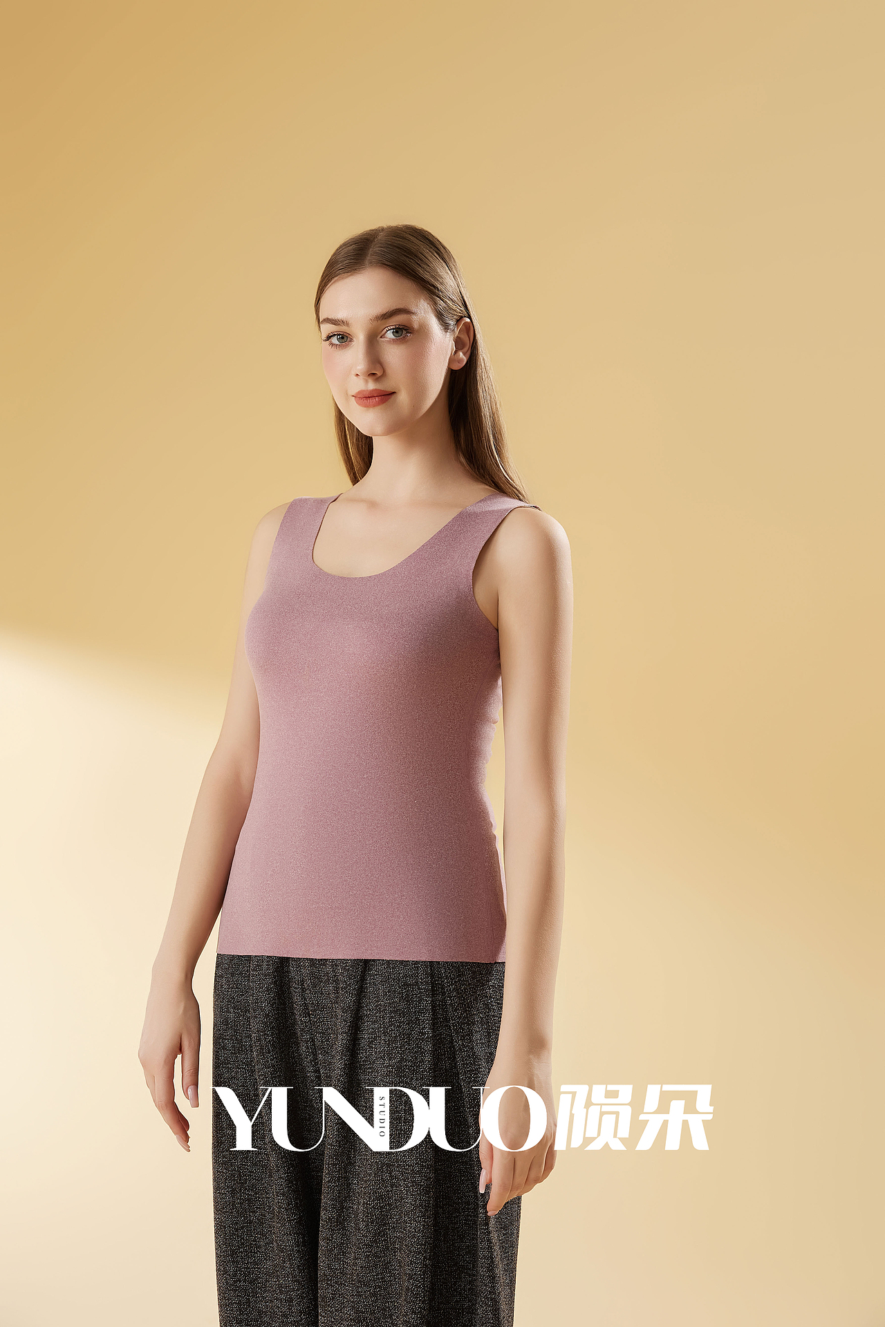 雪中飞 保暖拍摄 保暖背心 保暖套装 冬季保暖拍摄（图ZMzczNTM0NDYw） - 产品摄影 - 站酷设计师陨朵视觉顾问原创素材 - 站酷ZCOOL