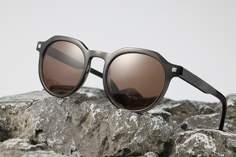 中国眼镜定制：如何分辨变色镜片的质量高低-新创森