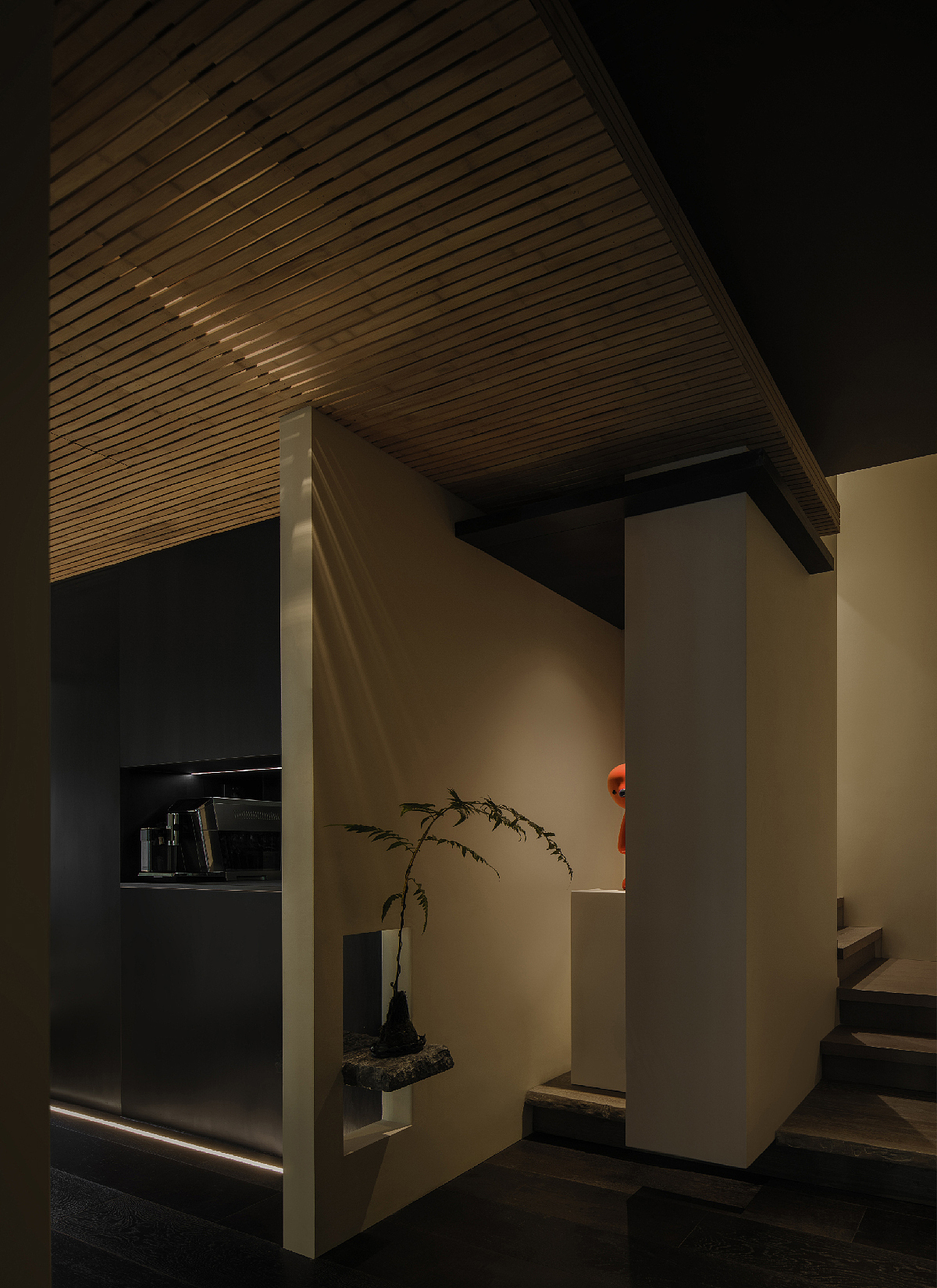 随着人在空间中的流动形成不同的观看视角,而对“山”有了不同的理解。