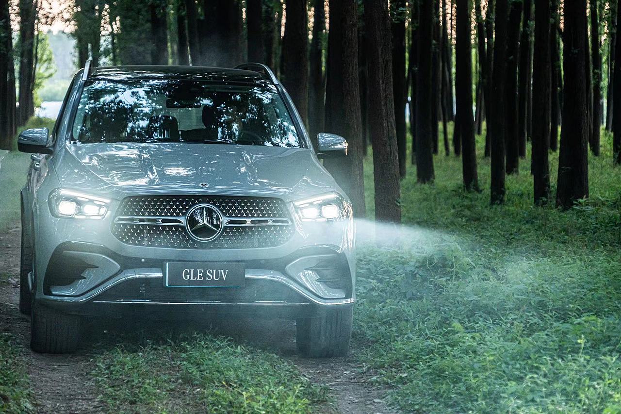 Mercedes. Benz2024SS城市汽车潮牌大片