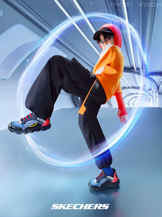 解锁爆款视觉!斯凯奇闪穿鞋形象大片!