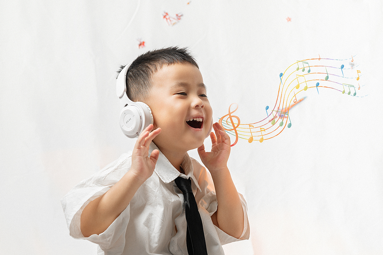 小朋友的快乐很简单只要自己喜欢就好了（图ZMzczODU3MDEy） - 人像摄影 - 站酷设计师摄影师田由甲原创素材 - 站酷ZCOOL