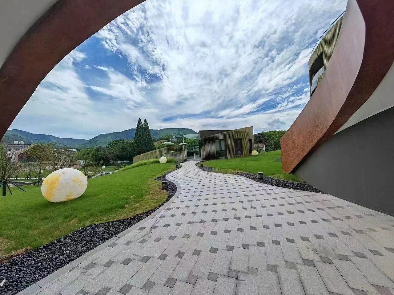 酒店不锈钢异形门头 双曲弧形不锈钢门头包板定制