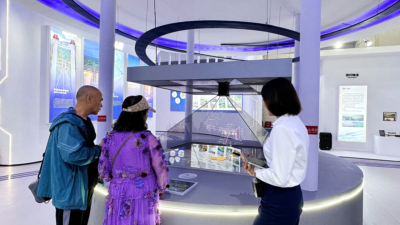 企业科技展台设计|简洁开放式无主结构展台