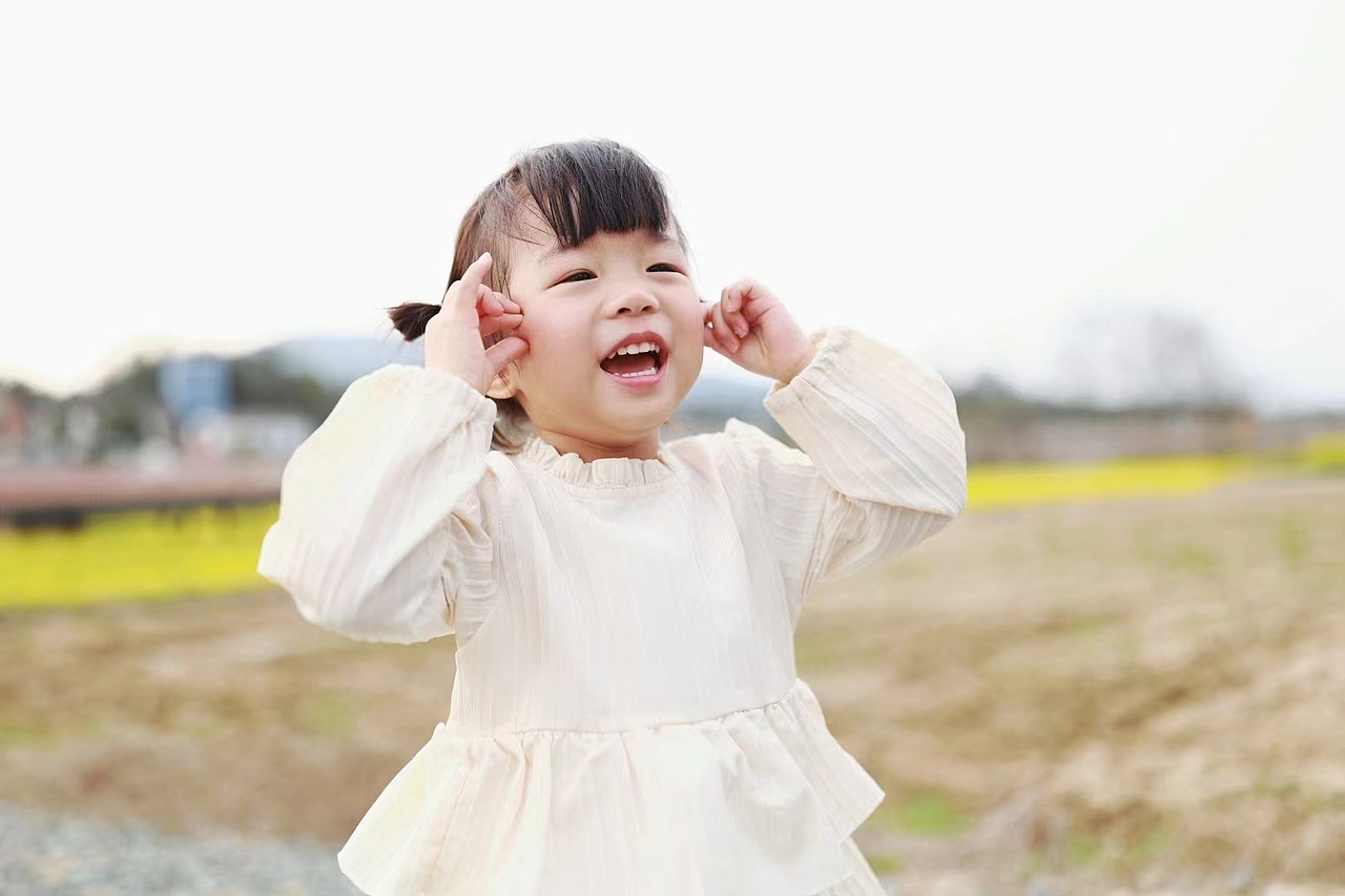 小孩就是上一秒哭下一秒笑