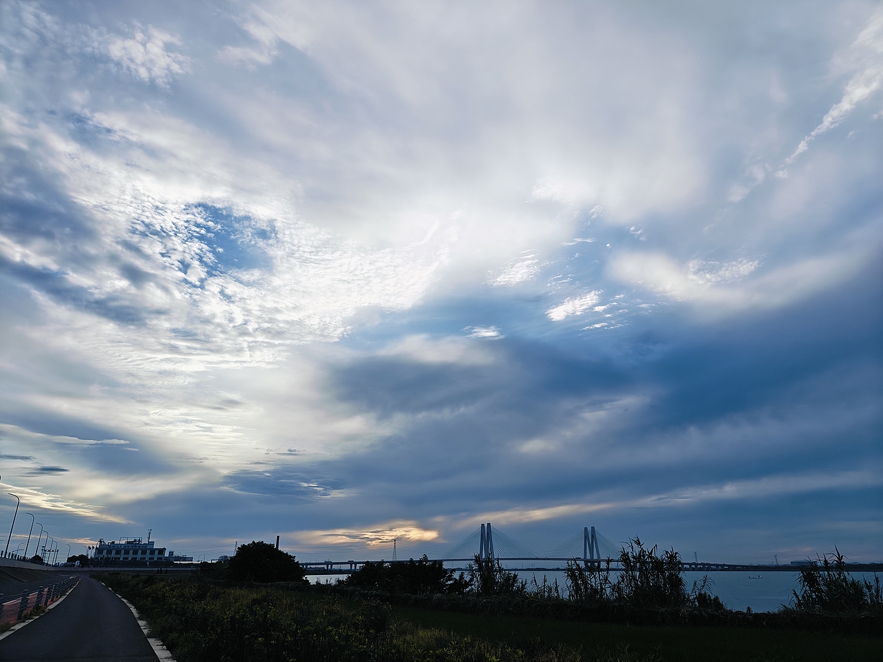 喜欢拍天空的人一定很温柔吧（图ZMzc0MjUxNjA0） - 风光摄影 - 站酷设计师angelslove原创素材 - 站酷ZCOOL