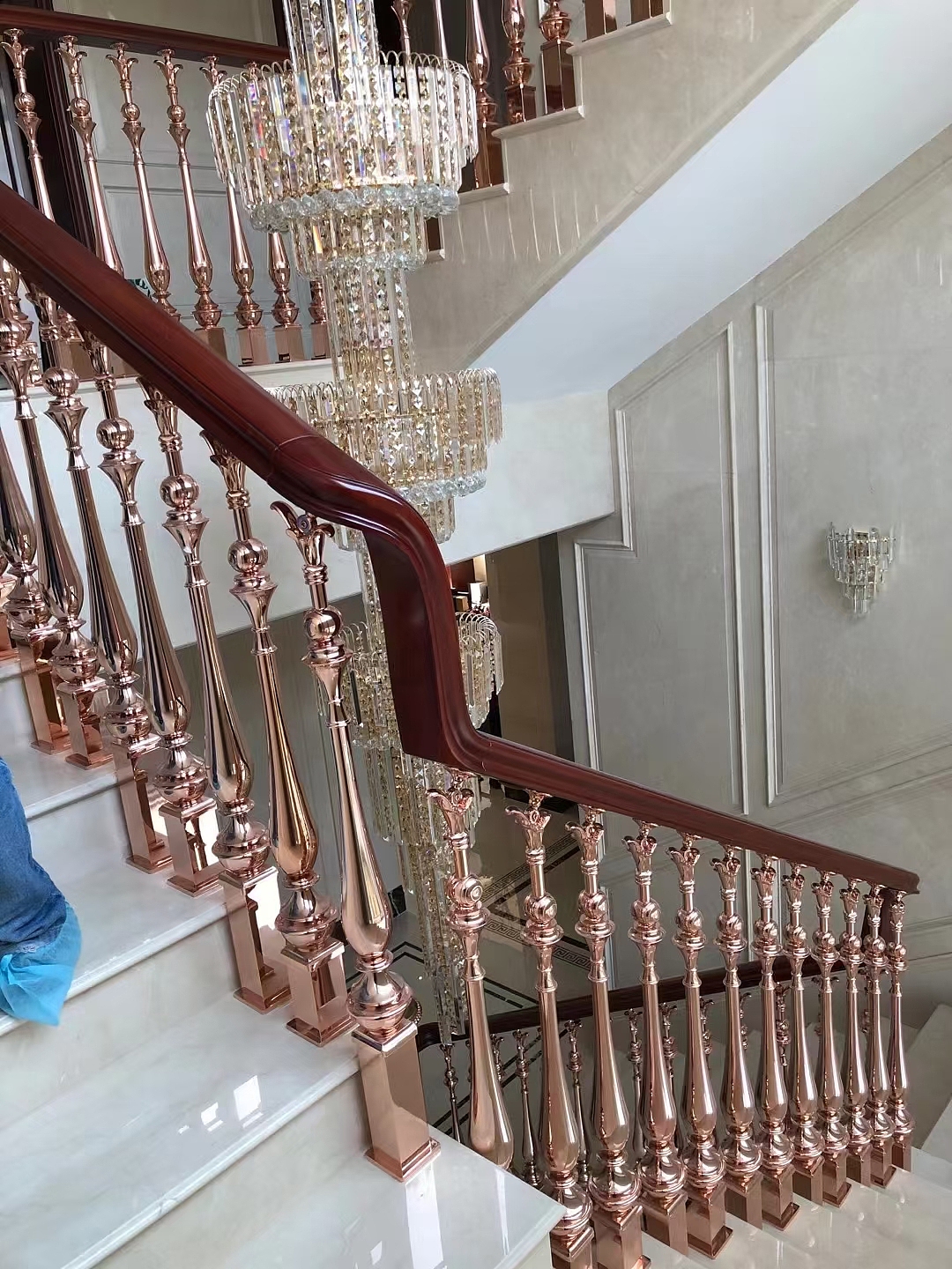 新中式别墅轻奢楼梯立柱玻璃立柱