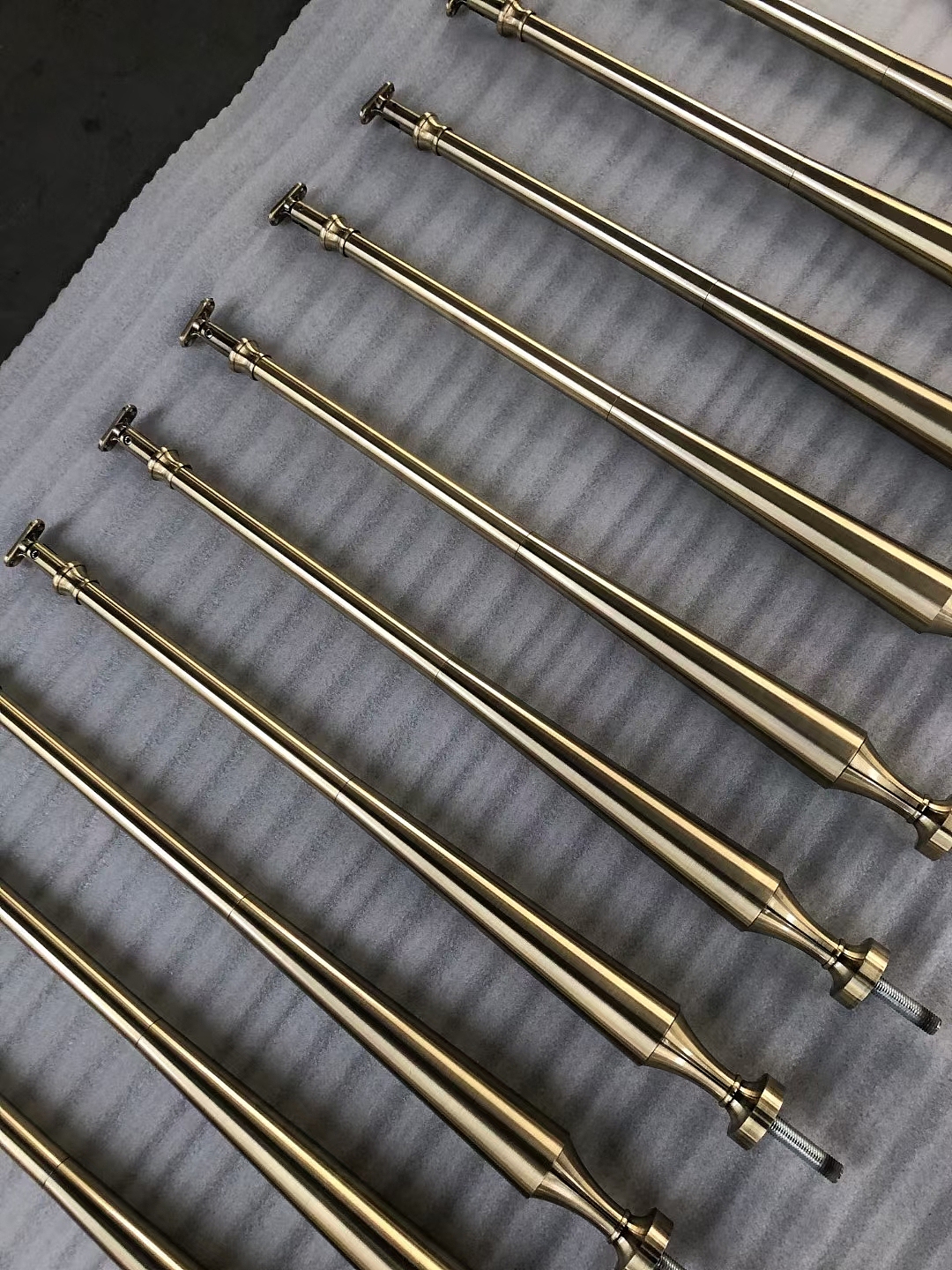 新中式别墅轻奢楼梯立柱玻璃立柱