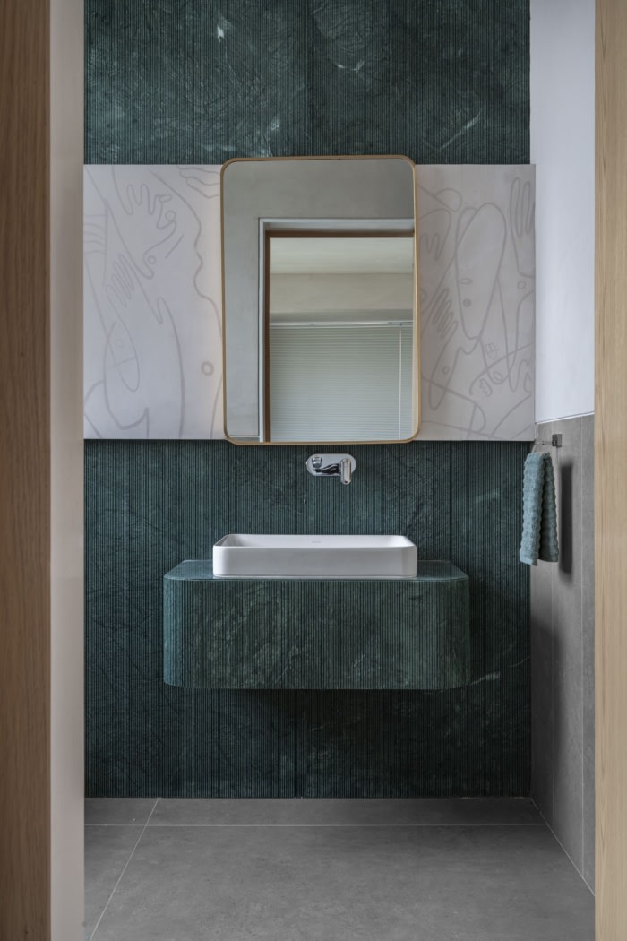 办公室装修设计:以柔和和朴实的色调向侘寂调色板致敬