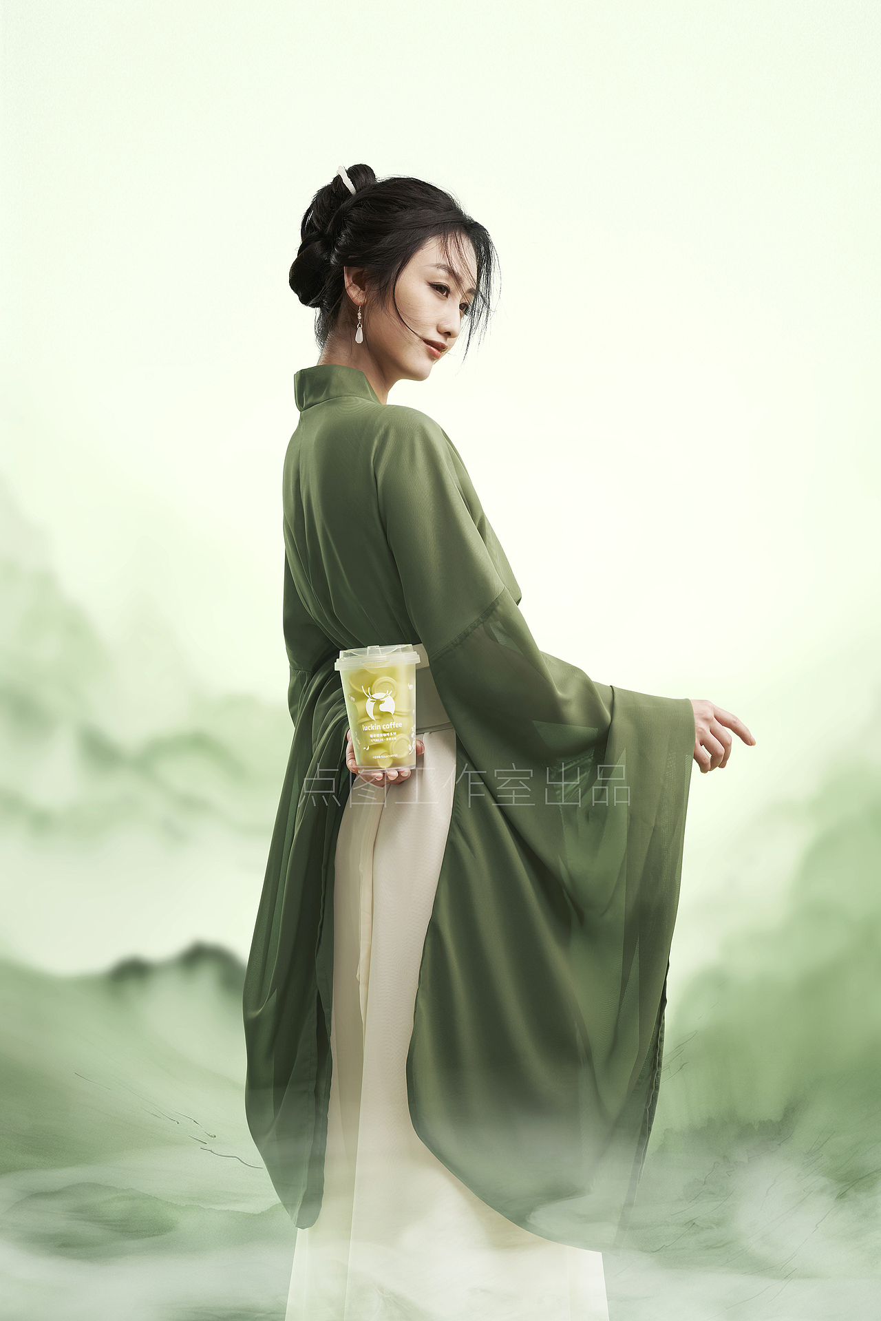 慕容工作室✖️瑞幸咖啡广告创意拍摄（图ZMzc0MzE2NzY4） - 产品摄影 - 站酷设计师慕容Chan原创素材 - 站酷ZCOOL