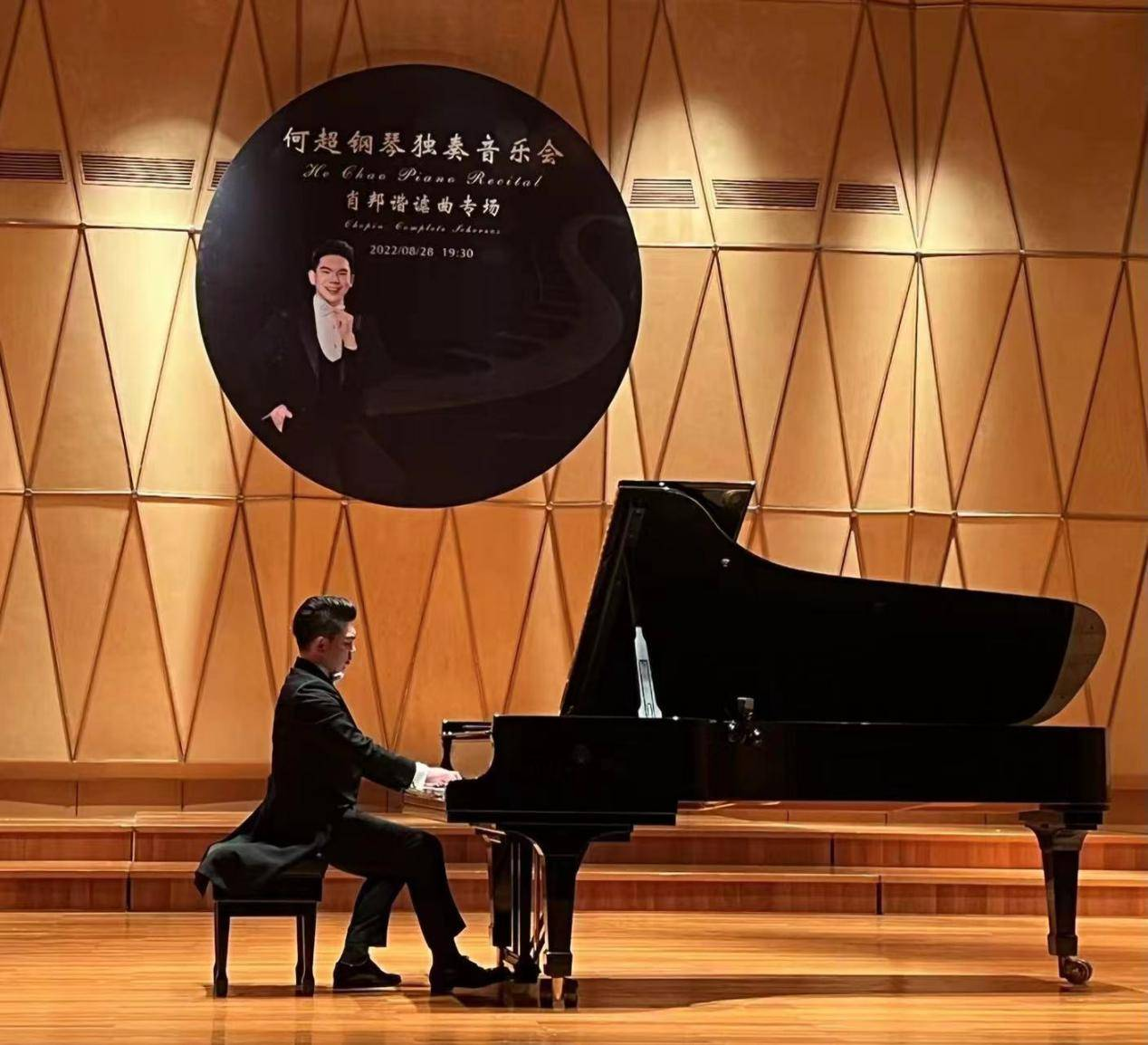 旅美钢琴学者何超——东西方文化碰撞中的音乐使者（图ZMTQ4NjA5MDg=） - 资讯 - 站酷设计师第一资讯播报原创素材 - 站酷ZCOOL