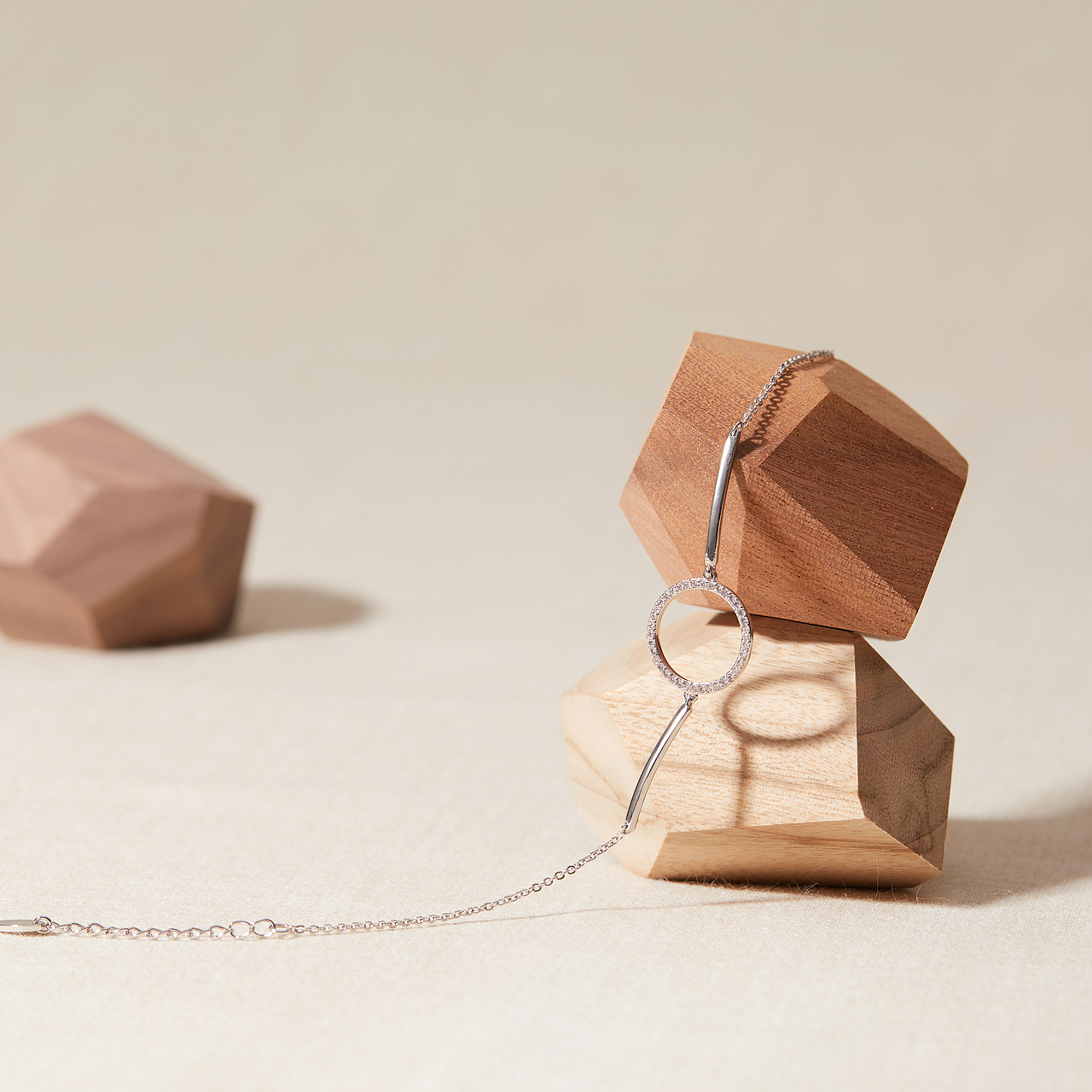 女士首饰静物摄影