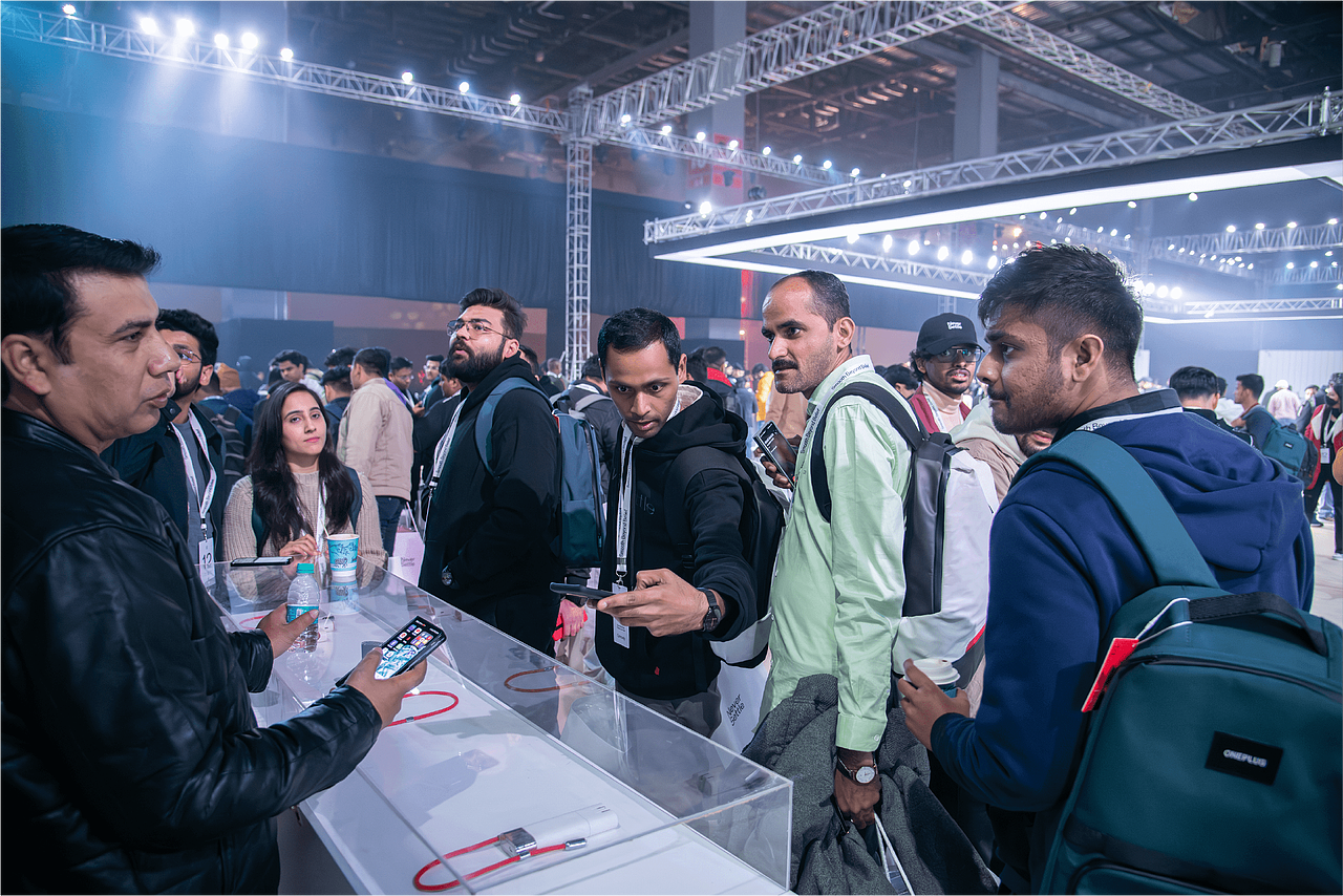 1+1+1充电宝是如何炼成的？｜闪极SHARGE x佳简几何（图ZMzc0NTI2ODg0） - 电子产品 - 站酷设计师佳简几何工业设计原创素材 - 站酷ZCOOL