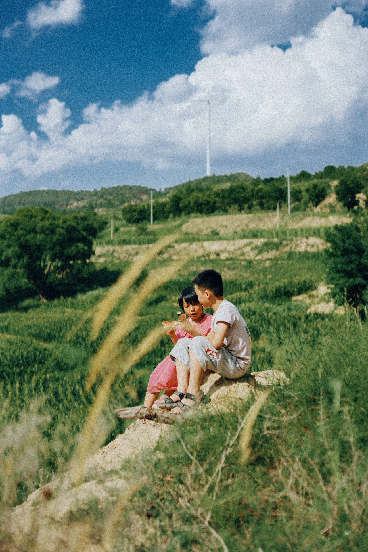 黄土高原上的希望（图ZMzc0NTY1MjU2） - 人文/纪实摄影 - 站酷设计师muyanfei原创素材 - 站酷ZCOOL