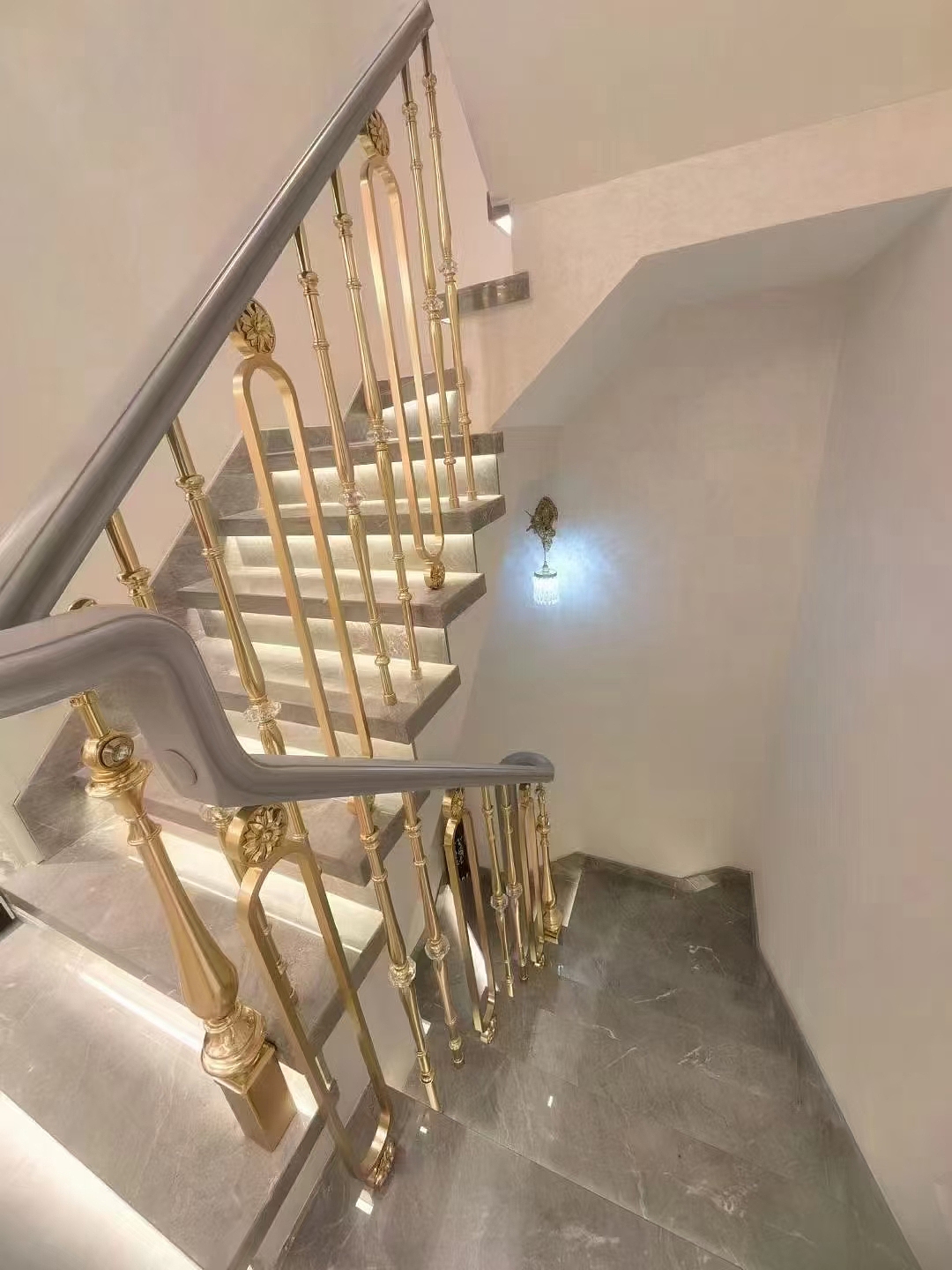 广东汕头中式仿铜楼梯立柱